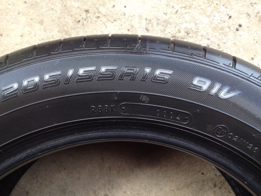 ยางDUNLOP 205 55R16ปี2014สวยดอกเยอะถูก ยางDUNLOP 205 55R16ปี2014สวยดอกเยอะถูก