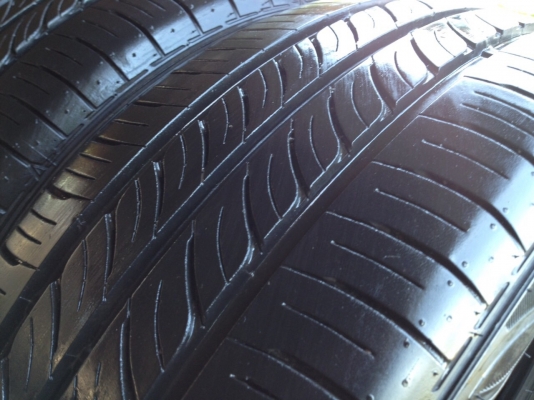 ยางDUNLOP 205 55R16ปี2014สวยดอกเยอะถูก ยางDUNLOP 205 55R16ปี2014สวยดอกเยอะถูก