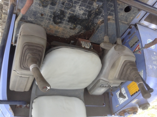 ขายรถขุด HITACHI EX30. เก่าญี่ปุ่น คอนโทลสั้น ปั้มนิ้ว แทรคเหล็ก