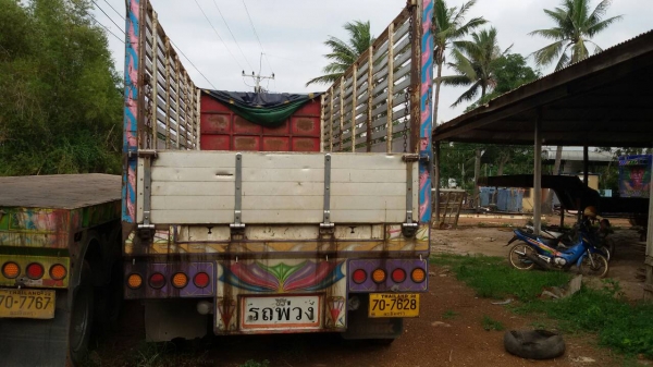 ขายลูกพ่วง ไม่ดั้ม 3ตัน เพลาถุงลมยกล้อได้ 1คาน ราคา280,000 บาท ไม่รวมยางและกะทะ สนใจติดต่อ081-917-6906(คุณปิ่น)