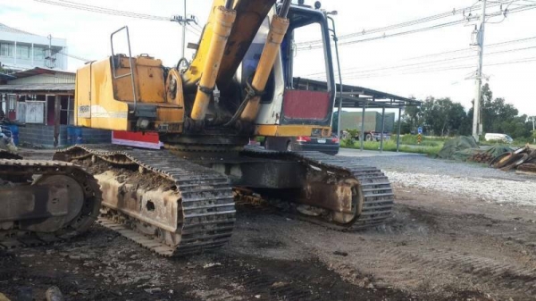 ขายรถแบคโฮ LIEBHERR 934 ตัวใหญ่ขนาดเท่ากับ 400 ราคา 600000