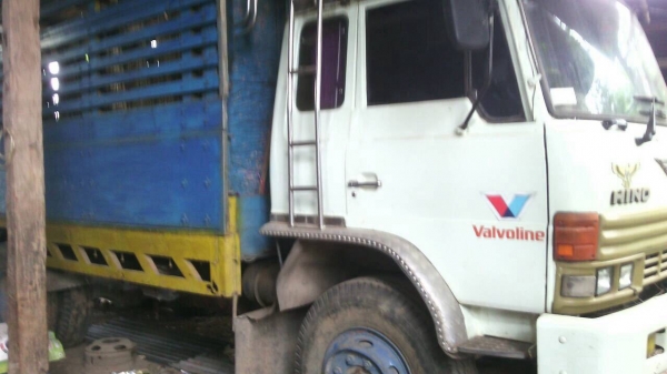 ขาย 10 ล้อ เพลาเดียว HINO KT925 วางหัว SUMO227 เครื่อง EH700 168 แรงม้า ช่วงล่างใหญ่ คัสซีสวย พวงมาลัยพาวเวอร์ ทะเบียนพร้อมโอนครับ