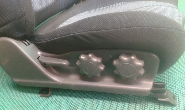 เบาะคู่หน้าของซูบารุIMปีกน้ำเงินผ้ากลางสีคลาม+รางเดิม฿5800ลดได้