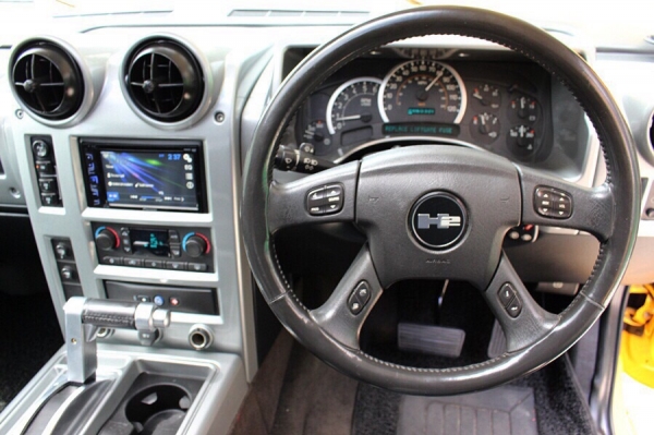 รถเข้าใหม่ ราคาถูกสุดในประเทศ หายากมาก Hummer H2 ปี 2011 ตัวท็อปสุด มีซันรูฟ แร็คหลังคา กาดกันชนหน้า กันแท็งแต่ง เครื่องเสียง Bose จอ 3 จอ ภายในชุดแต่งมินเลเนี่ยม ยางเบิกใหม่เอี่ยม 4 เส้น ของแต่งเต็มสุด เซอร์วิทย์จากศูนย์วัฒนามาตลอด สภาพแบบนี้หายาก ราคาพิ