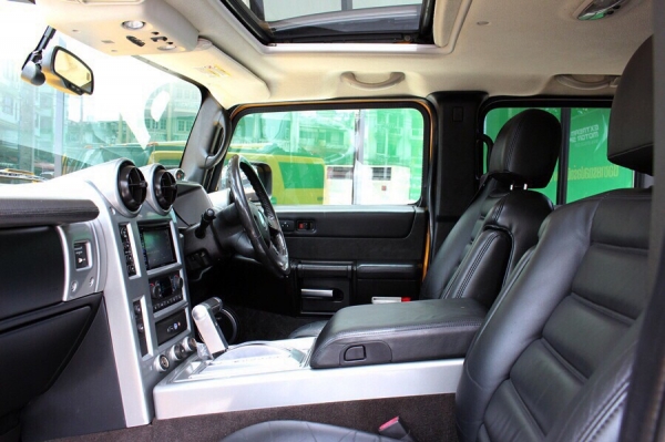 รถเข้าใหม่ ราคาถูกสุดในประเทศ หายากมาก Hummer H2 ปี 2011 ตัวท็อปสุด มีซันรูฟ แร็คหลังคา กาดกันชนหน้า กันแท็งแต่ง เครื่องเสียง Bose จอ 3 จอ ภายในชุดแต่งมินเลเนี่ยม ยางเบิกใหม่เอี่ยม 4 เส้น ของแต่งเต็มสุด เซอร์วิทย์จากศูนย์วัฒนามาตลอด สภาพแบบนี้หายาก ราคาพิ