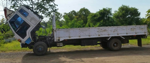 หกล้อ อีซูซุ ร็อค195แรง แอร์ เวอร์ ทิฟฟี ช่วงยาว 6.50ม สภาพสวยพร้อมใช้สุดๆ ทะเบียนพร้อมโอน