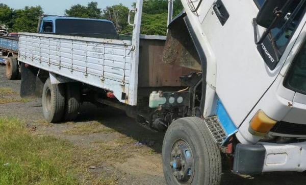 หกล้อ อีซูซุ ร็อค195แรง แอร์ เวอร์ ทิฟฟี ช่วงยาว 6.50ม สภาพสวยพร้อมใช้สุดๆ ทะเบียนพร้อมโอน