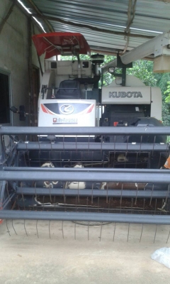 รถเกี่ยวคูโบต้า ปี 56 พร้อมเทลเลอร์ 650,000.- รถเกี่ยวคูโบต้า ปี 56 พร้อมเทลเลอร์ 650,000.-