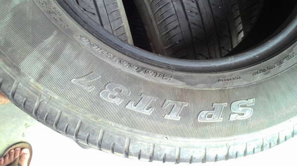 215/65R16 DUNLOP SP LT37 ปี2013 ชุด 4 เส้น tel.081-427-3941 215/65R16 DUNLOP SP LT37 ปี2013 ชุด 4 เส้น tel.081-427-3941