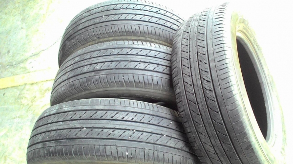 215/65R16 DUNLOP SP LT37 ปี2013 ชุด 4 เส้น tel.081-427-3941 215/65R16 DUNLOP SP LT37 ปี2013 ชุด 4 เส้น tel.081-427-3941