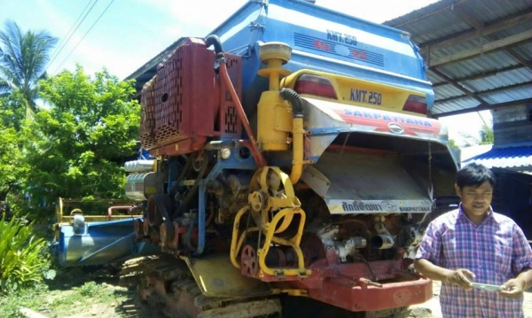 ขายรถเกี่ยวข้าว ศักดิ์พัฒนา อุ้ม2.5ตัน เครื่อง210เทอร์โบ ตัวเดิน12 ปั้ม22 สภาพพร้อมใช้งาน สนใจโทร 090-8588220คุณนะ 093-3258446คุณบิว ID:narong498 หรือเข้าดูสินค้าอื่นๆได้ที่ www.truck.in.th/498 หรือเพจFacebook ณรงค์ ซื้อขายรถมือสอง (เว็บไซต์ส่วนตัว) หรือF ขายรถเกี่ยวข้าว ศักดิ์พัฒนา อุ้ม2.5ตัน เครื่อง210เทอร์โบ ตัวเดิน12 ปั้ม22 สภาพพร้อมใช้งาน สนใจโทร 090-8588220คุณนะ 093-3258446คุณบิว ID:narong498 หรือเข้าดูสินค้าอื่นๆได้ที่ www.truck.in.th/498 หรือเพจFacebook ณรงค์ ซื้อขายรถมือสอง (เว็บไซต์ส่วนตัว) หรือF