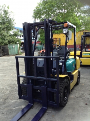 +++ ขายโฟล์คลิฟท์ KOMATSU FD25-14  ขนาด 2.5  ตัน  เครื่องยนต์ดีเซล  เสา  3  เมตร  เกียร์ธรรมดา  งา 1,070  มม.  ยางตัน