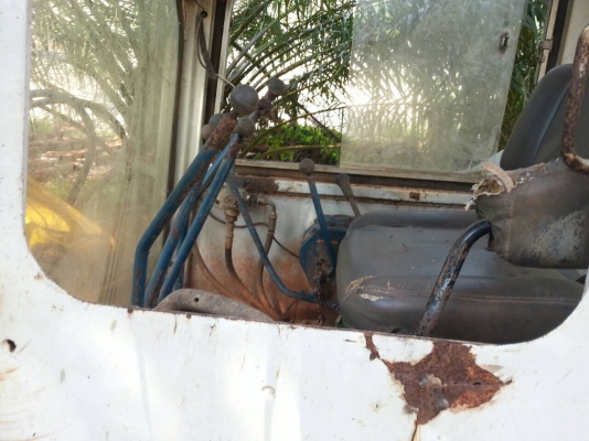 PC40-2..เก๋งตู้ มีลายเจาะ พร้อมหัวเจาะกระแทก ตัวเดินทน แบบทนทาน..