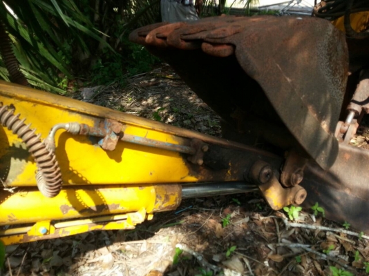 PC40-2..เก๋งตู้ มีลายเจาะ พร้อมหัวเจาะกระแทก ตัวเดินทน แบบทนทาน..