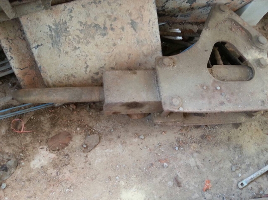 PC40-2..เก๋งตู้ มีลายเจาะ พร้อมหัวเจาะกระแทก ตัวเดินทน แบบทนทาน..