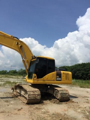 ขายดาวน์ รถแบ็คโฮ KOMATSU PC200-7 ไมล์3,xxxชม รถออกห้างป้ายแดง เหลือ PM 4000 รถสวยพร้อมใช้งาน