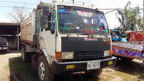 ขายดั้ม2เพลา MITSUBISHI FN527M-TD เครื่อง6D17 เบรกใหญ่ 225แรง มีระบบลากพ่วง สภาพพร้อมใช้งาน เอกสารพร้อมโอน สนใจโทร 090-8588220คุณนะ 093-3258446คุณบิว ID:narong498 หรือเข้าดูสินค้าอื่นๆได้ที่ www.truck.in.th/498 หรือเพจFacebook ณรงค์ ซื้อขายรถมือสอง (เว็บไ