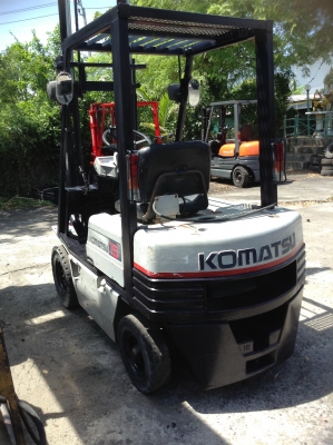 +++ ขายโฟล์คลิฟท์  KOMATSU FG15-15  ขนาด 1.5  ตัน  เครื่องยนต์เบนซิน  ติดแก๊ส  เสา  3  เมตร  เกียร์ธรรมดา  งา 1,070  มม.  ยางตัน