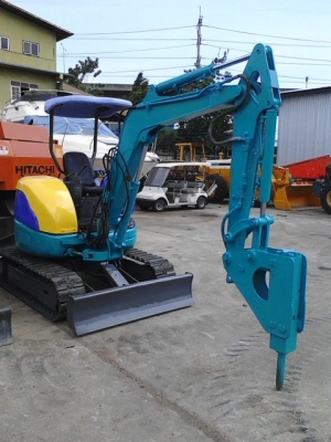 KOMATSU. PC 30 MR-1 พร้อมหัวกระแทก