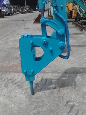 KOMATSU. PC 30 MR-1 พร้อมหัวกระแทก