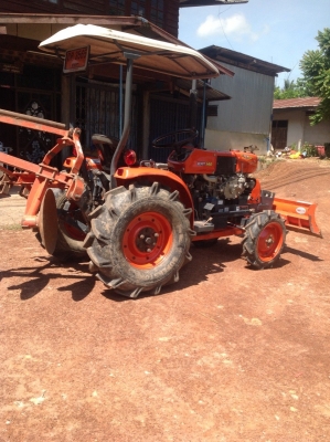 KUBOTA KRT140 ผาน3 ใบดัน ชั้วโมง3ร้อยก่า เล่มพร้อม รถสวยกรี้ฟครับ ราคาวันนี้ 95000ครับ