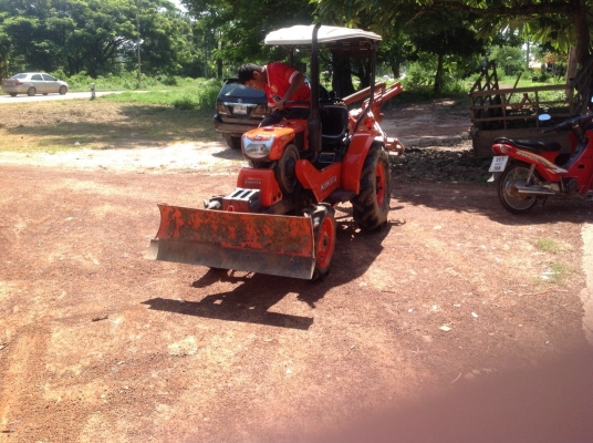 KUBOTA KRT140 ผาน3 ใบดัน ชั้วโมง3ร้อยก่า เล่มพร้อม รถสวยกรี้ฟครับ ราคาวันนี้ 95000ครับ