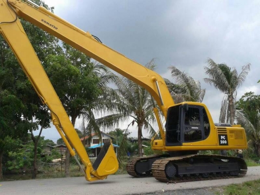 ขายรถแบคโฮบูมยาว KOMATSU pc200-6ไฟฟ้า เอกสารเล่มทะเบียนราคา1,550,000