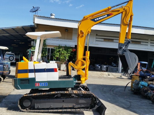 ขาย รถขุด YANMAR รุ่น YB501 มือสองญี่ปุ่น แทร็กเหล็ก สลักแน่น ทั้งคัน สวยใช้งานทันที  มือถือ/LINE ID : 0818753444