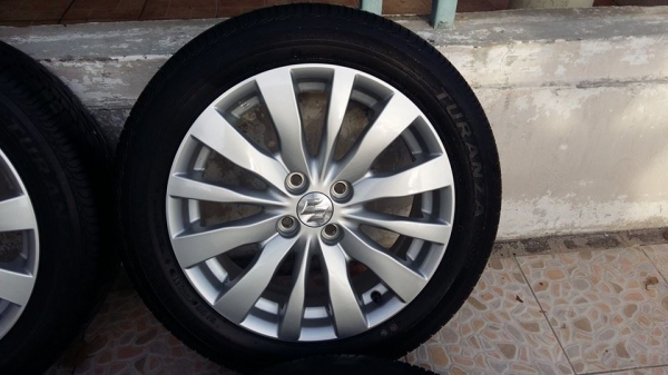 ขายล้อแม็กป้ายแดง Suzuki swift 16" พร้อมยางปี15 สนใจติดต่อเล็กคลองสามครับ 081-3747940