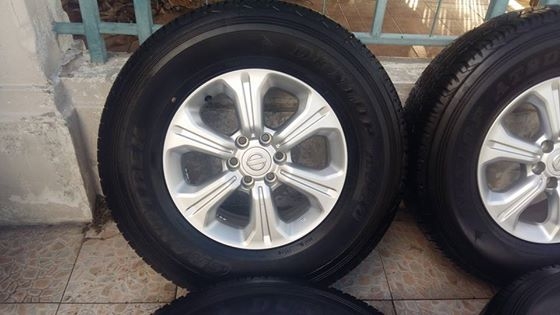 ขายล้อแม็ก np300 navara calibre 16" ยางปี 14 สนใจติดต่อเล็กคลองสามครับ 081-3747940