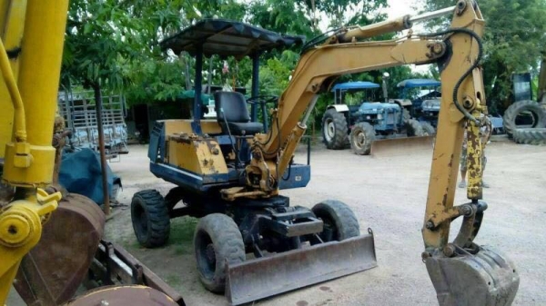 ขายรถแบคโฮล้อยาง KOMATSU pw20-1รถพร้อมใช้