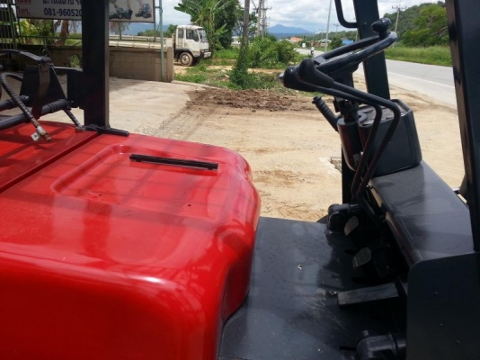 ขาย รถโฟล์คลิฟท์ 2.5 T แดง เสาสูง 3 เมตร ยางหน้า-หลังตัน สภาพพร้อมใช้งาน