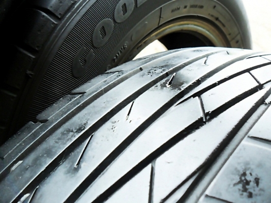 ยางขอบ15 กู๊ดเยียร์ 195-65-R15ลงพื้นปลายปี13(4เส้น2,400บ)