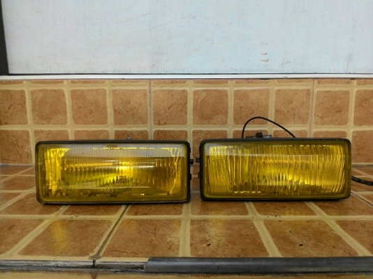 สปรต์ไลท์ สภาพดี 1 คู่ ( เอาไป 550 )