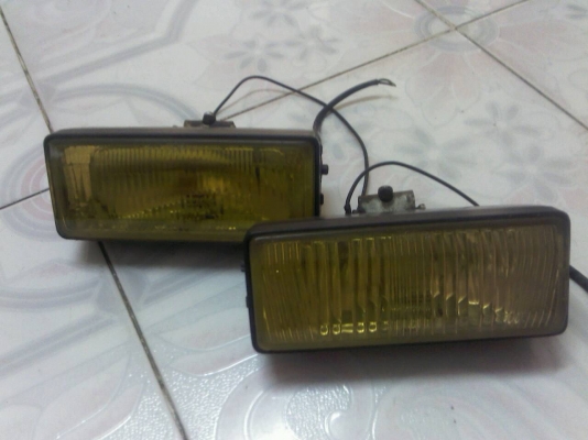 สปรต์ไลท์ สภาพดี 1 คู่ ( เอาไป 550 )