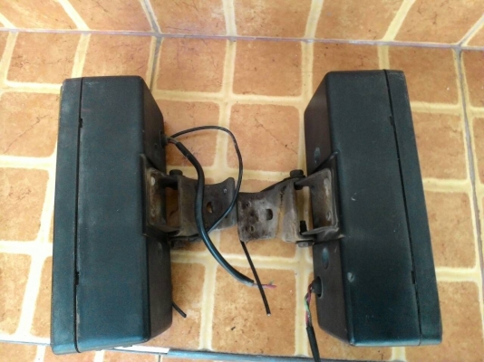 สปรต์ไลท์ สภาพดี 1 คู่ ( เอาไป 550 )