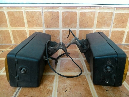 สปรต์ไลท์ สภาพดี 1 คู่ ( เอาไป 550 )