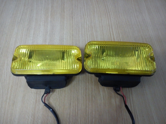 ไฟสปอร์ตไล้ท์สีเหลือง SUBARU ทรงสี่เหลี่ยม