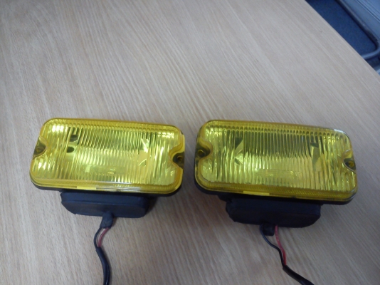 ไฟสปอร์ตไล้ท์สีเหลือง SUBARU ทรงสี่เหลี่ยม