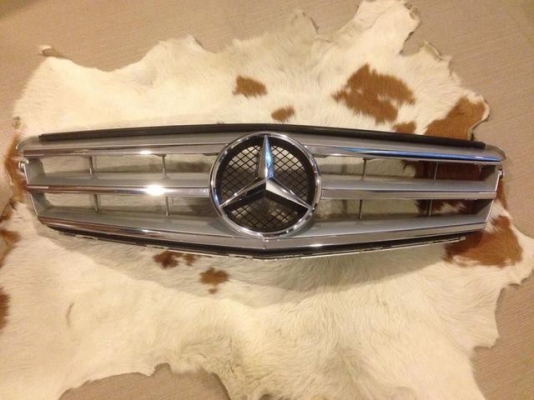 กระจังหน้า W204 C-class