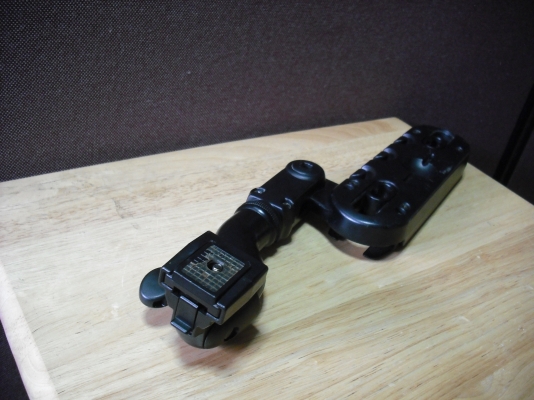 BRACKET ที่ติดทีวีกับพนักพิงเบาะ BRACKET ที่ติดทีวีกับพนักพิงเบาะ