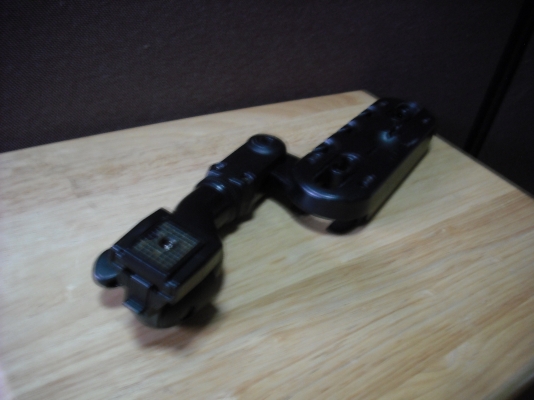 BRACKET ที่ติดทีวีกับพนักพิงเบาะ BRACKET ที่ติดทีวีกับพนักพิงเบาะ