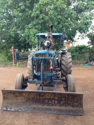 ขายด่วนครับ FORD 7700 ใบดันหน้า CMT พร้อมผานพรวน รถบ้านครับ