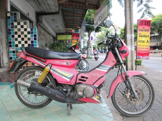 ขา่ย Honda Nova มีเล่มทะเบียนพร้อมโอน ภาษีหมดปี 2559 สีแดง ราคา 4900 บาท