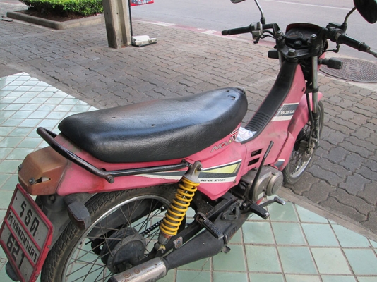 ขา่ย Honda Nova มีเล่มทะเบียนพร้อมโอน ภาษีหมดปี 2559 สีแดง ราคา 4900 บาท