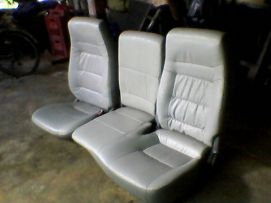 เบาะคู่หน้ารถตู้คอมมูเตอร์ปี2007 หุ้มหนังแปลงทรง สภาพดี ไม่ขาด 2000บาท อยู่ดอนเมืองTEL0890671028 ID Line arnat1028