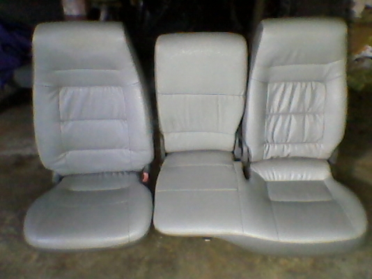 เบาะคู่หน้ารถตู้คอมมูเตอร์ปี2007 หุ้มหนังแปลงทรง สภาพดี ไม่ขาด 2000บาท อยู่ดอนเมืองTEL0890671028 ID Line arnat1028