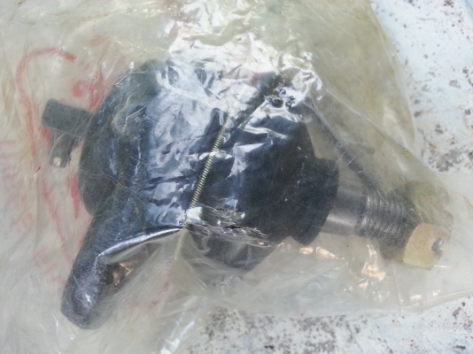 ขายลูกหมากปีกนกตัวล่าง โตโยต้า โคโรนา RT 100 ขายลูกหมากปีกนกตัวล่าง โตโยต้า โคโรนา RT 100