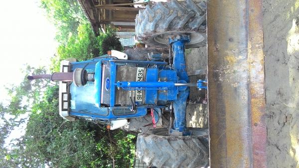 ขายรถไถ ฟอร์ด 8210 คาราโร่ พร้อมทะเบียน 0876743909