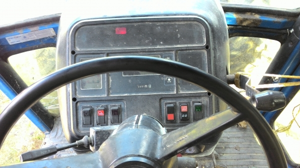 ขายรถไถ ฟอร์ด 8210 คาราโร่ พร้อมทะเบียน 0876743909